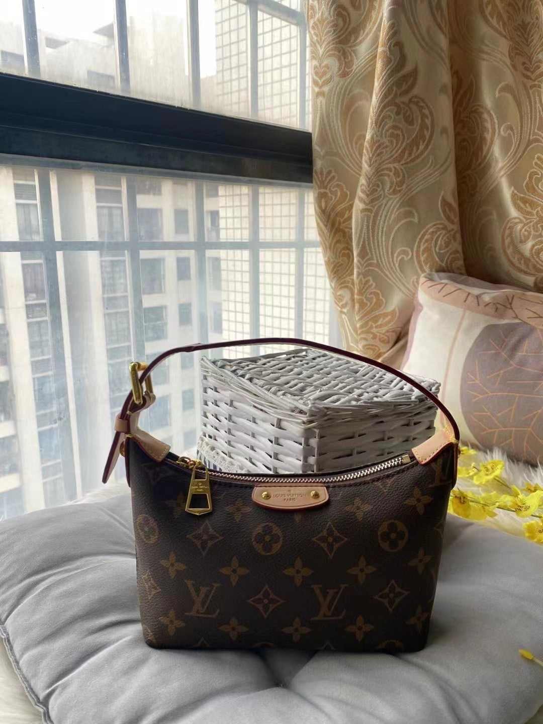 LOUIS VUITTON Canvas Pochette Tirette Shoulder Bag- VIP
