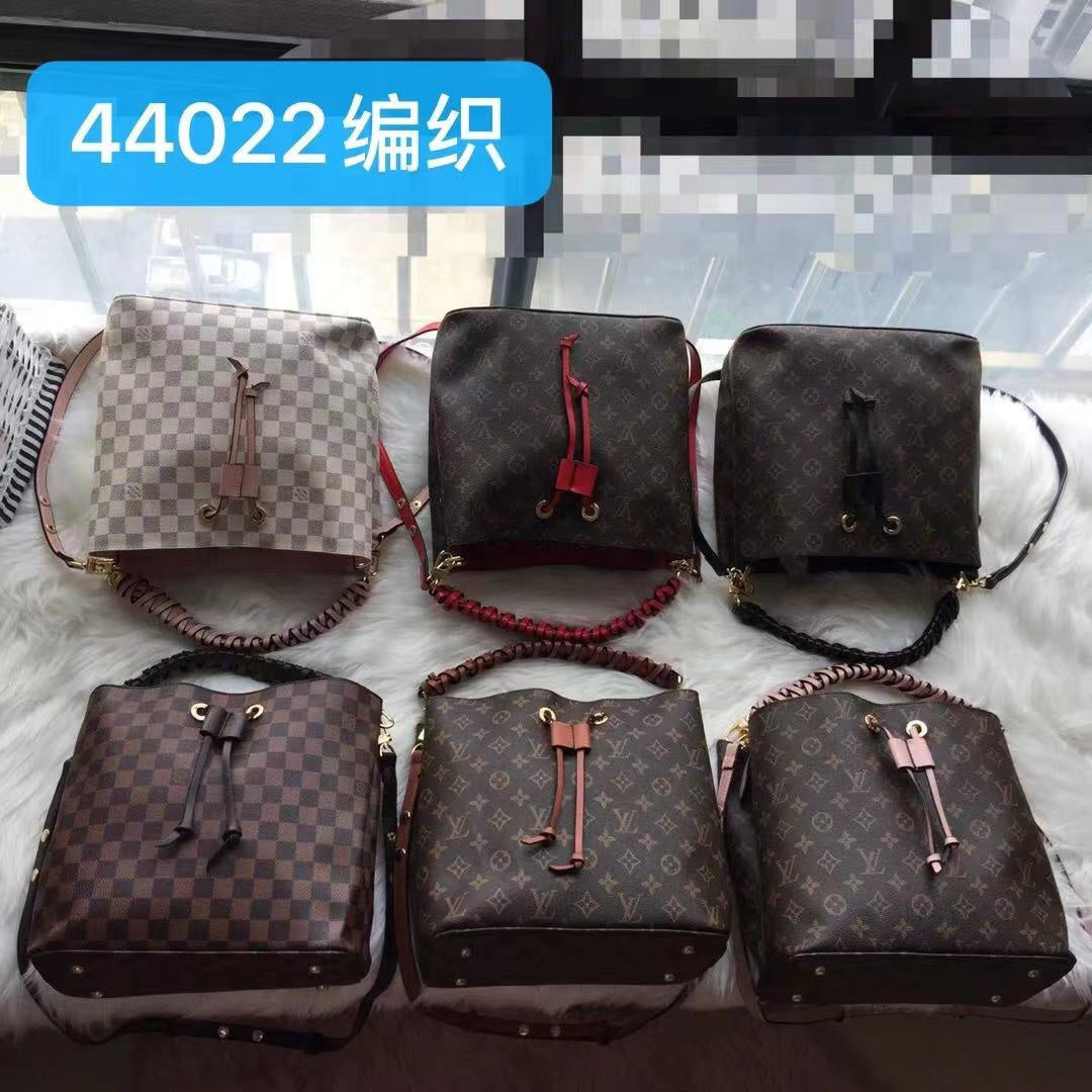 LV NÉONOÉ LEATHER HANDBAG- VIP