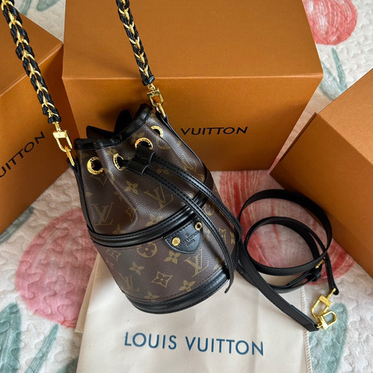 Louis Vuitton | Multiple Wallet- VIP